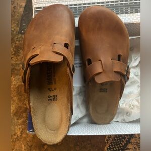Birkenstock Boston - Like New!!
Size 39 (Women's 8.5)